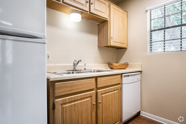 A1 - 675SF - Summit Ridge Apartments