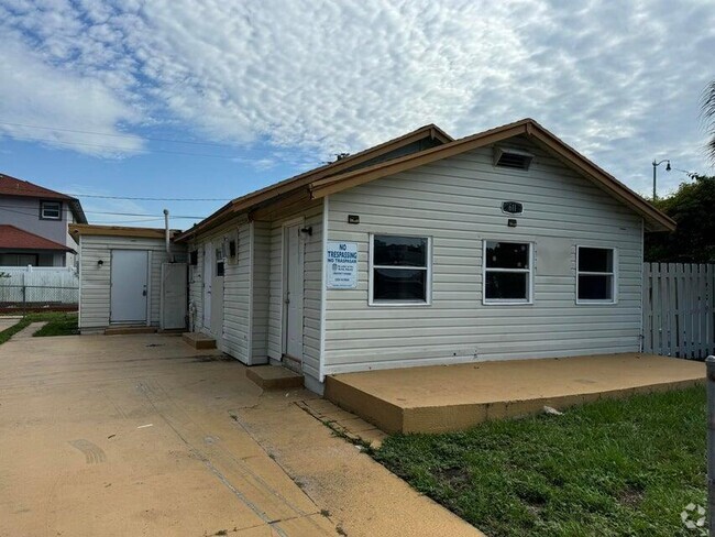 Building Photo - 611 53rd St Rental