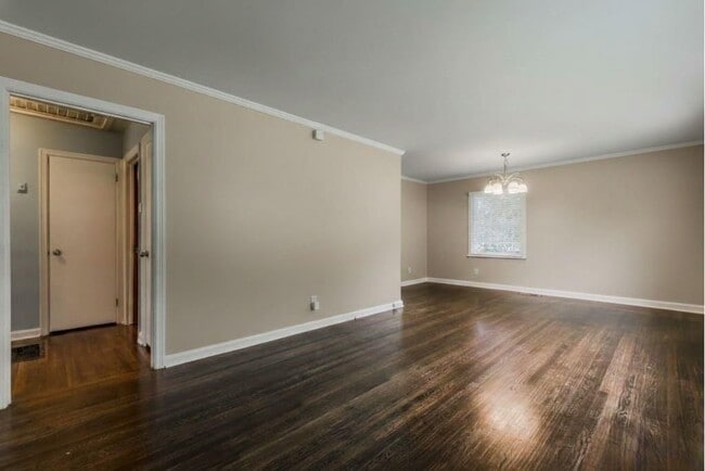 Photo - 817 Gertrude Pl NW