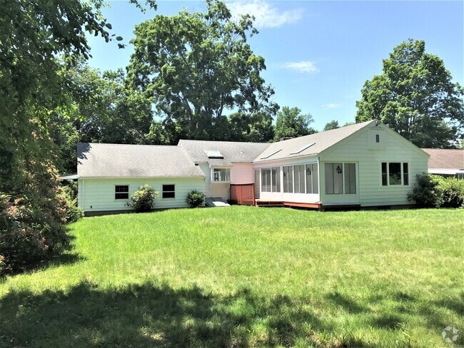 Building Photo - 10 Brookmoor Rd Rental
