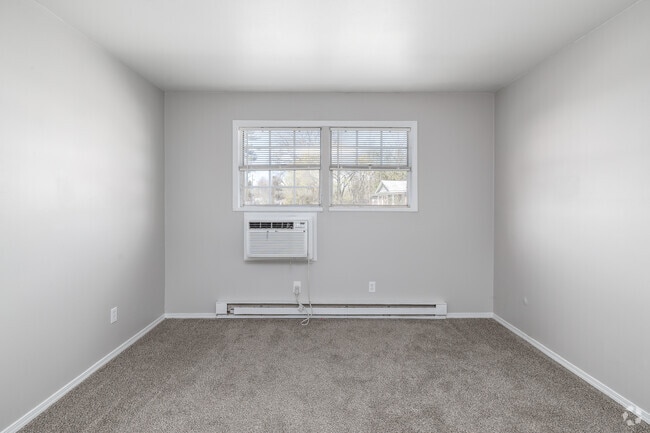 1BR, 1BA - 575SF - Bedroom