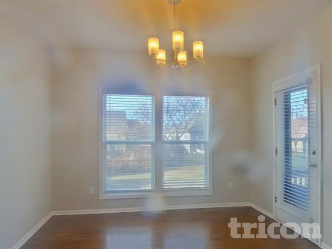 Photo - 5004 Woodstock St