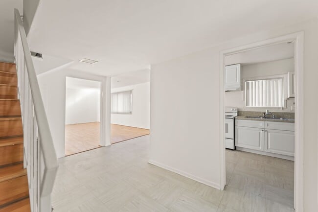 Photo - 5738 Woodman Ave Unit 2