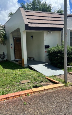 Building Photo - 7411 Twin Sabal Dr