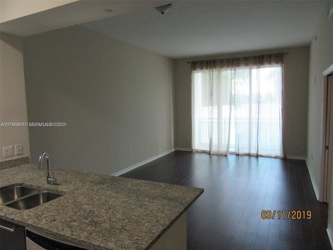 Building Photo - 950 Brickell Bay Dr Unit 1003