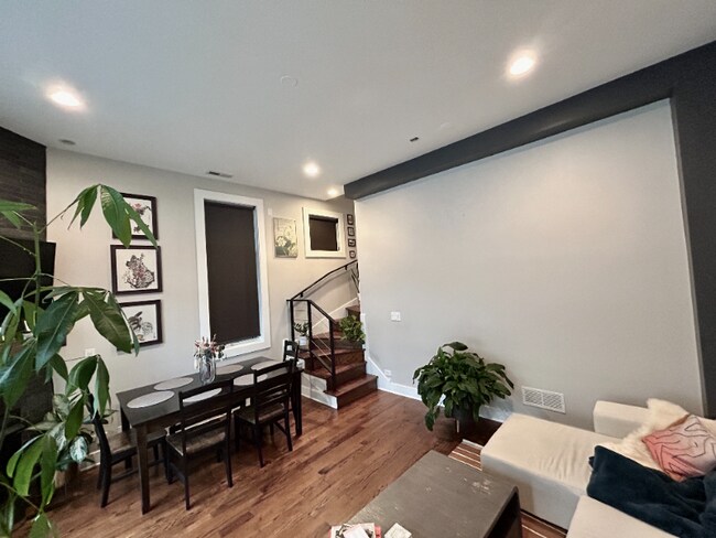 Photo - 1543 N Bosworth Ave Unit 2