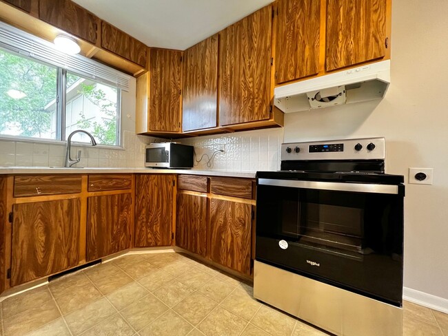Photo - Great 2-Bed, 1-Bath Duplex Townhome Unit in Central...