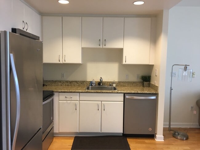 Brand new appliances - 260 King St Unit 669