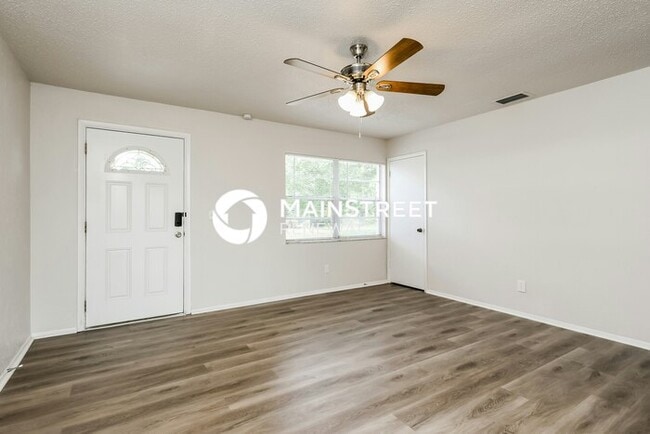 Photo - 3 Bedroom Pet-Friendly Home in WINTER HAVEN, FL with Main Street Renewal