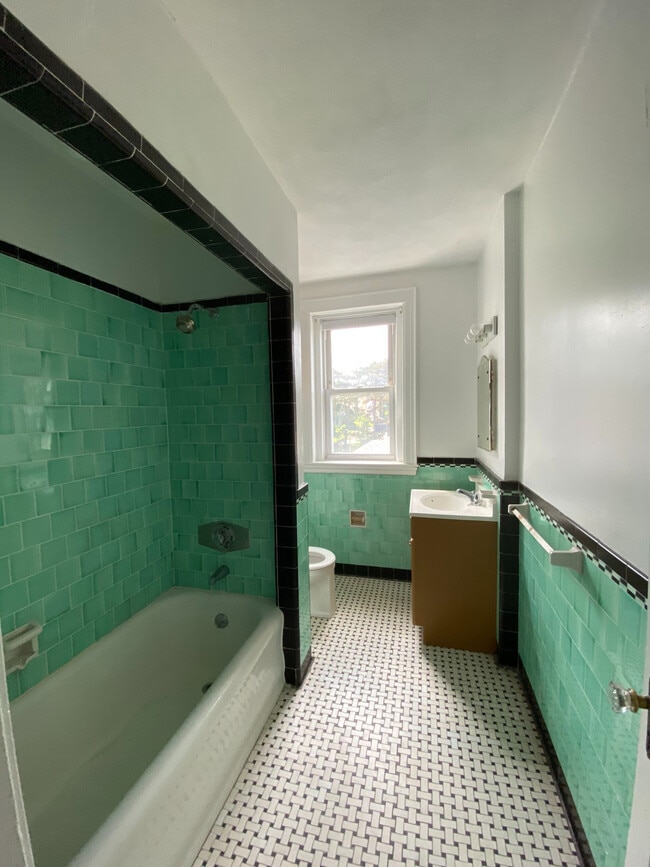 Photo - 2001 Commonwealth Ave Unit 1