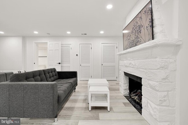 Building Photo - 1821 19th St NW Unit 2