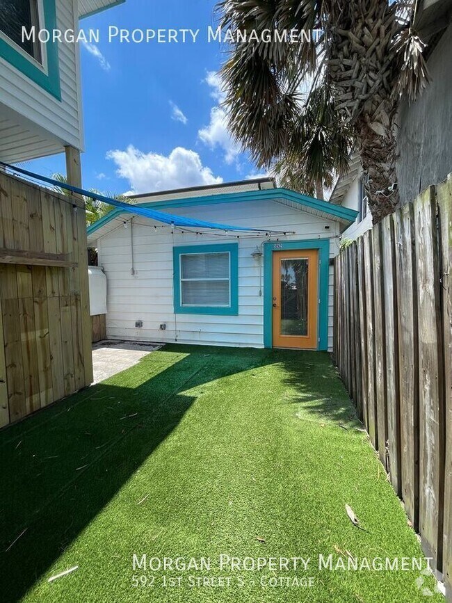 Building Photo - 592 1st St S Unit Cottage Rental