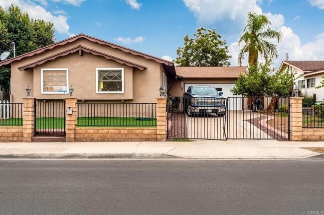 Photo - 1568 Primera St