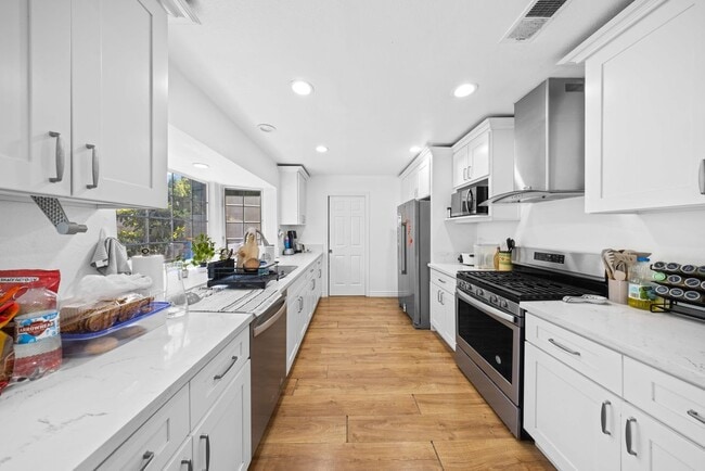 Photo - 17612 Webster Ave