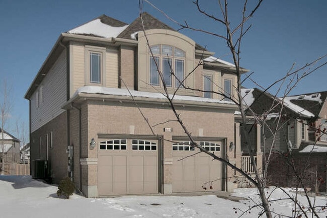 Building Photo - BEAUTIFUL FOUR BEDROOM HOME OFF WONDERLAND RD NORTH.
