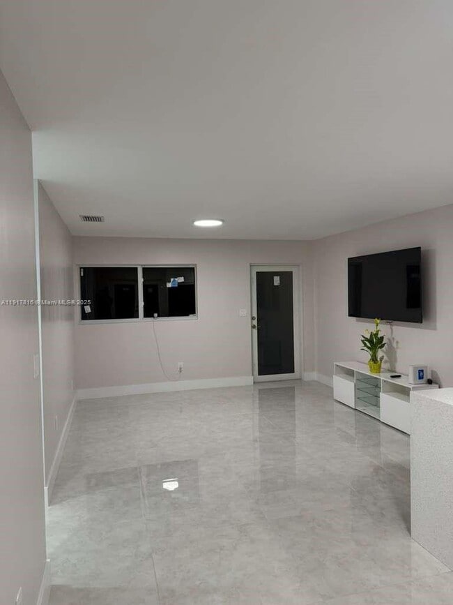 Photo - 7781 Simms St