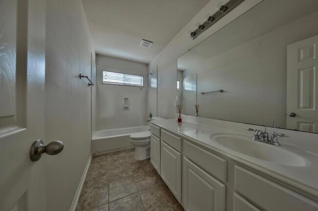 Photo - 18 Milepost Ct