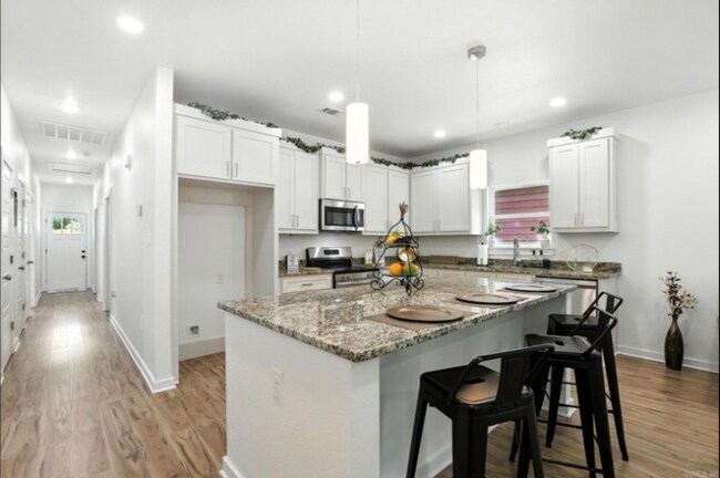 Building Photo - 1418 S Martin St