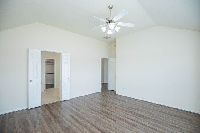Photo - 835 Aqua Vista Ln