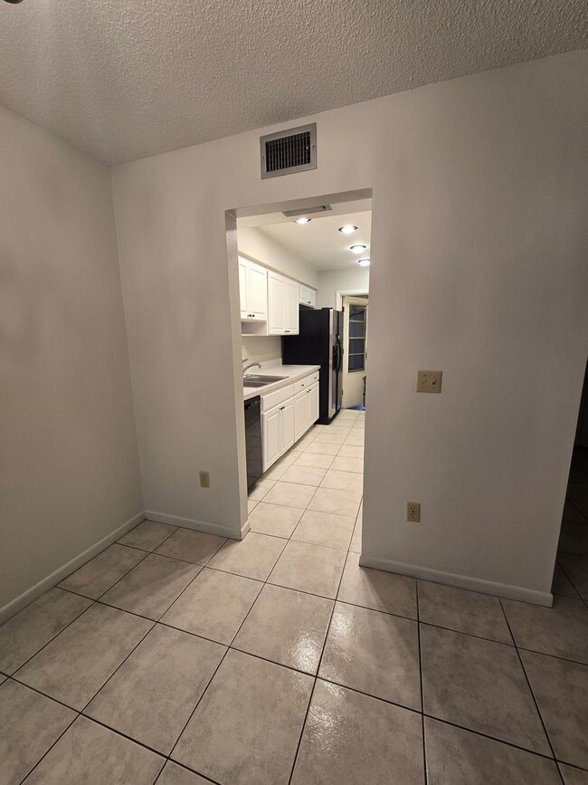 Photo - Two Bedroom Condo close to USF