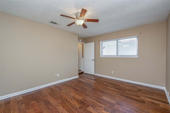 Photo - 16778 Glen Eagle Dr N