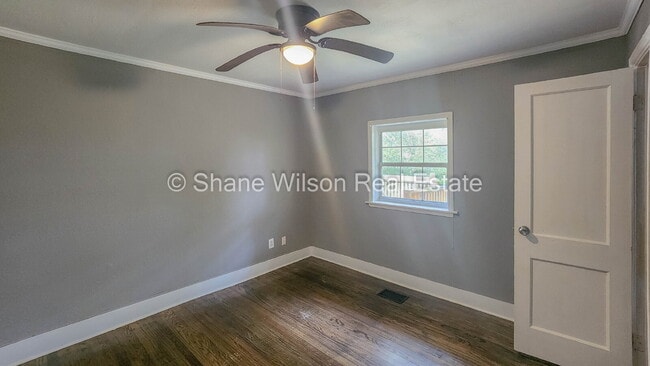 Photo - 3 bedroom/ 1 bathroom home for rent!