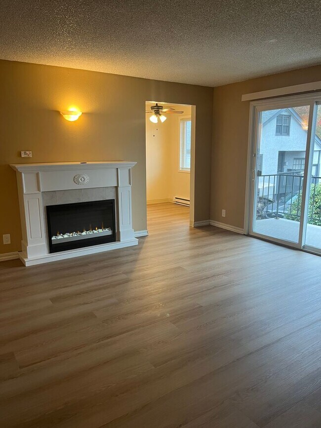 Photo - 2 Bed, 1 Bath Upstairs - Updated Flooring Unit 3442-46