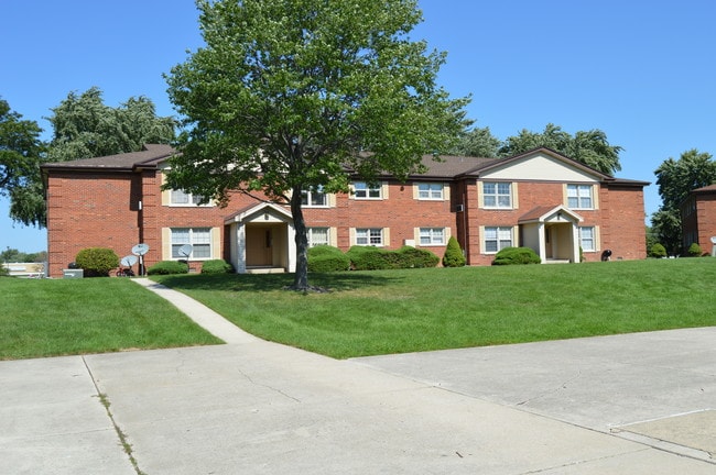 Colonial Manor