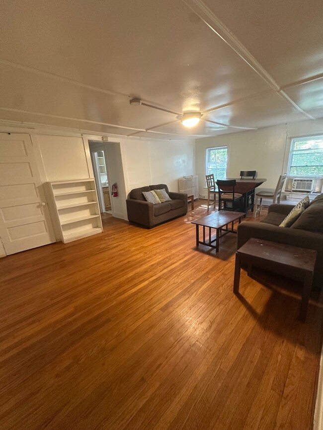 Photo - 509 E Buffalo St Unidad 3