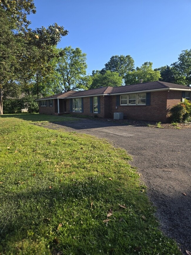 Building Photo - One-level living!