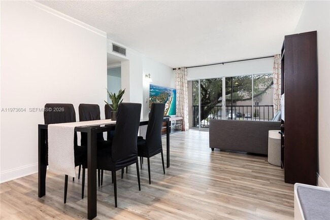 Building Photo - 8889 Fontainebleau Blvd Unit 201