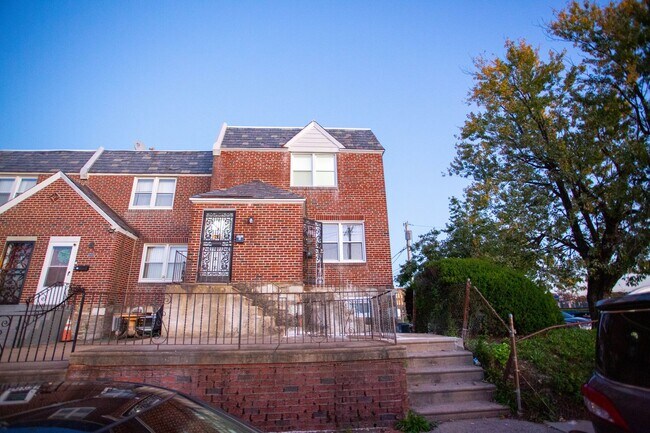 Building Photo - BRAND NEW 2 BEDROOM 1 BATH APARTMENT Unit A