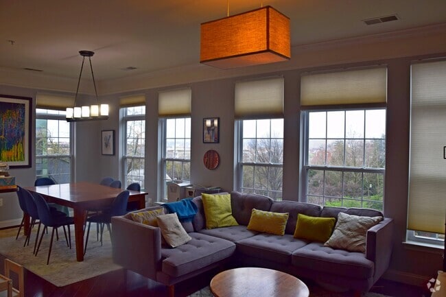 Building Photo - 1451 Belmont St NW Unit Apt 304