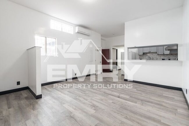 Photo - 942 S Gerhart Ave