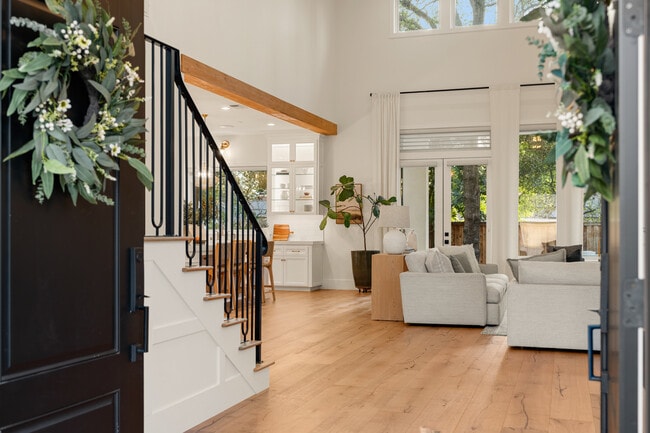 Photo - 1620 Winchester Way