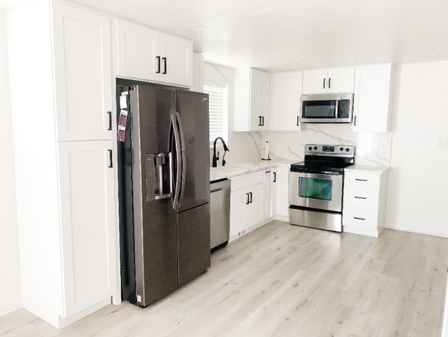 Photo - 681 N Valley Dr