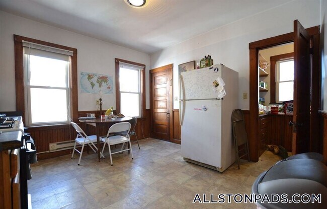 44 Easton St Unit 2