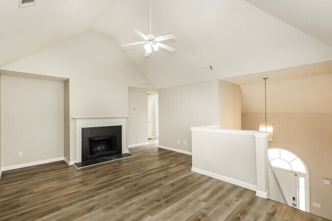 Photo - 1906 Dalton Way