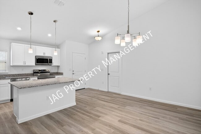 Photo - 728 Cornelia Ave SE