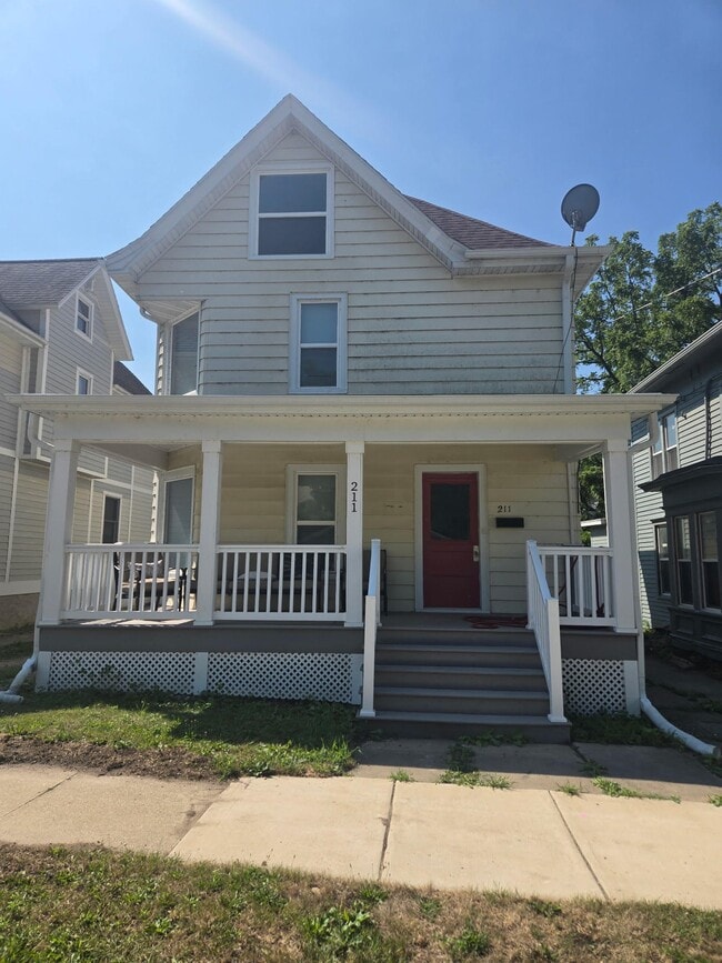 Photo - 211 E Jefferson St