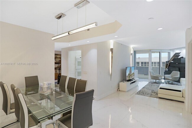 Building Photo - 4775 Collins Ave Unit 1804