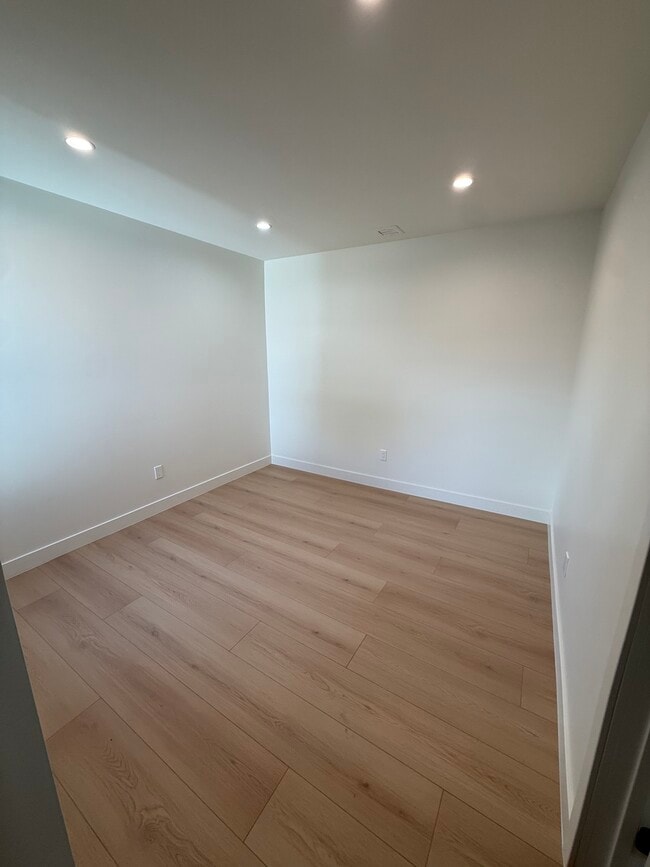 Photo - 10157 Swinton Ave