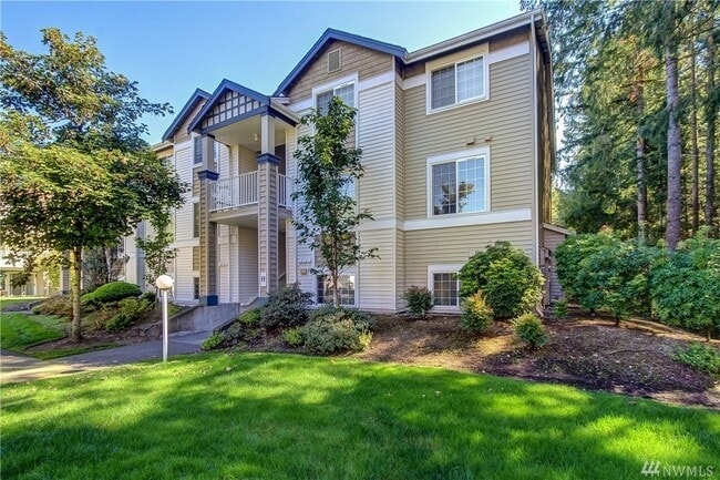 Building Photo - 25235 SE Klahanie Blvd Unit H102