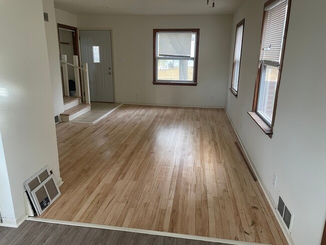 Photo - 233 S 74th St