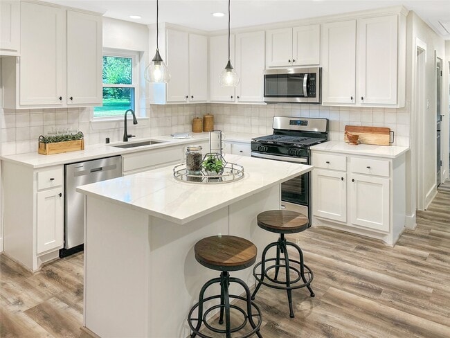 Photo - 701 Cannan Dr