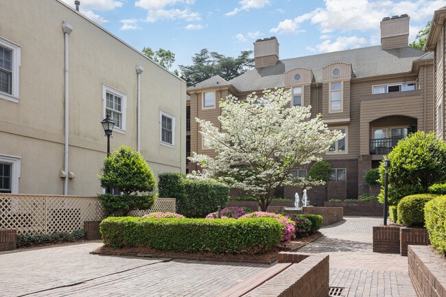 Photo - 1101 E Morehead St Unit 32