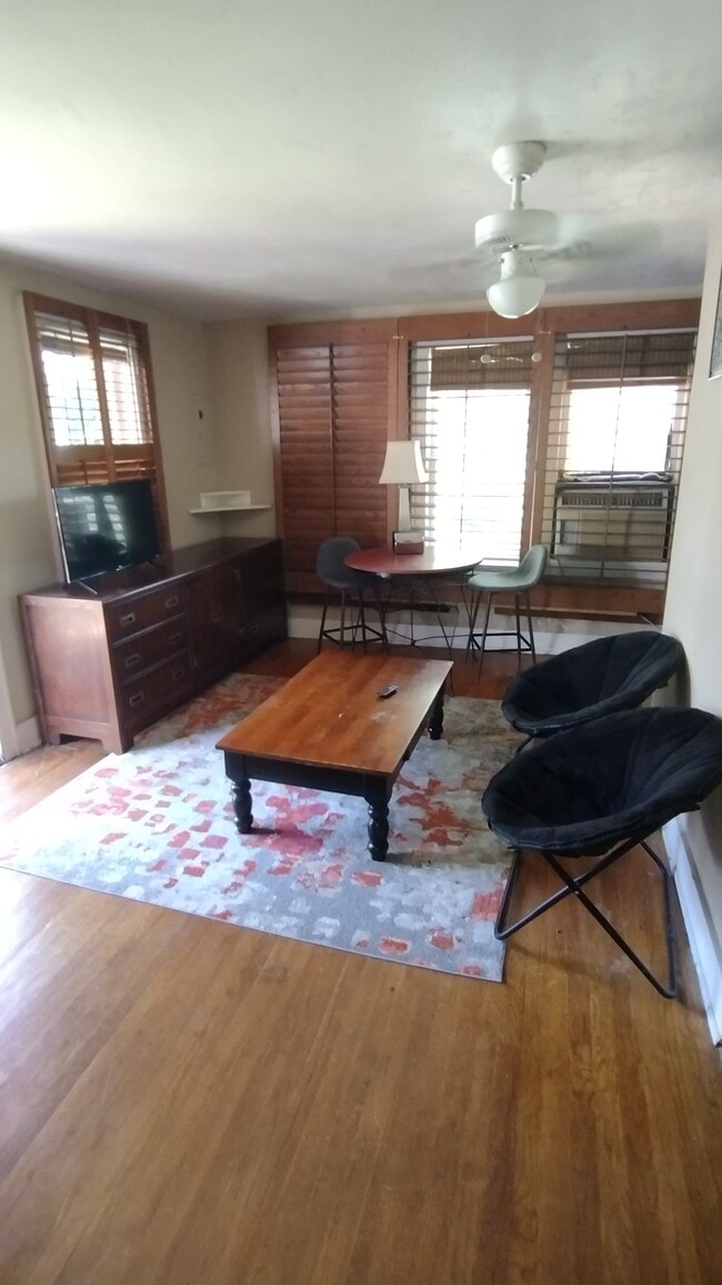 Photo - 718 NW 32nd St Unidad 718