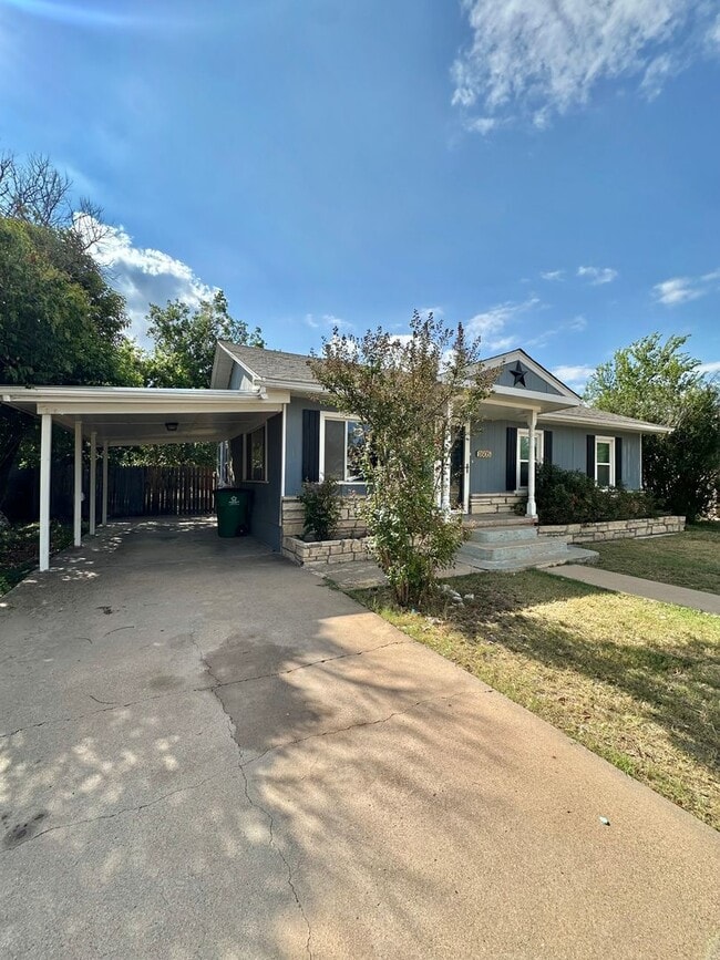 1605 Kenwood Dr