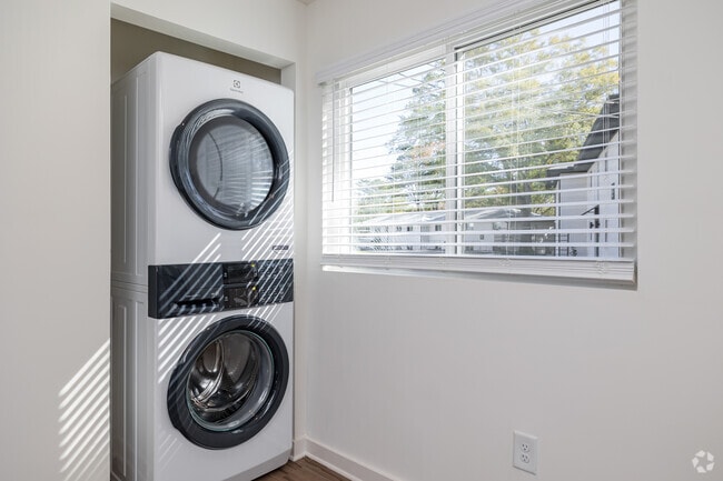2BR, 1BA - 915SF - Laundry