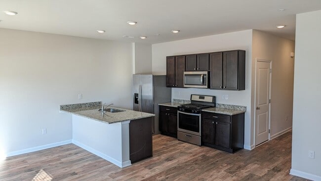 Building Photo - 560 Locust Run Dr Rental
